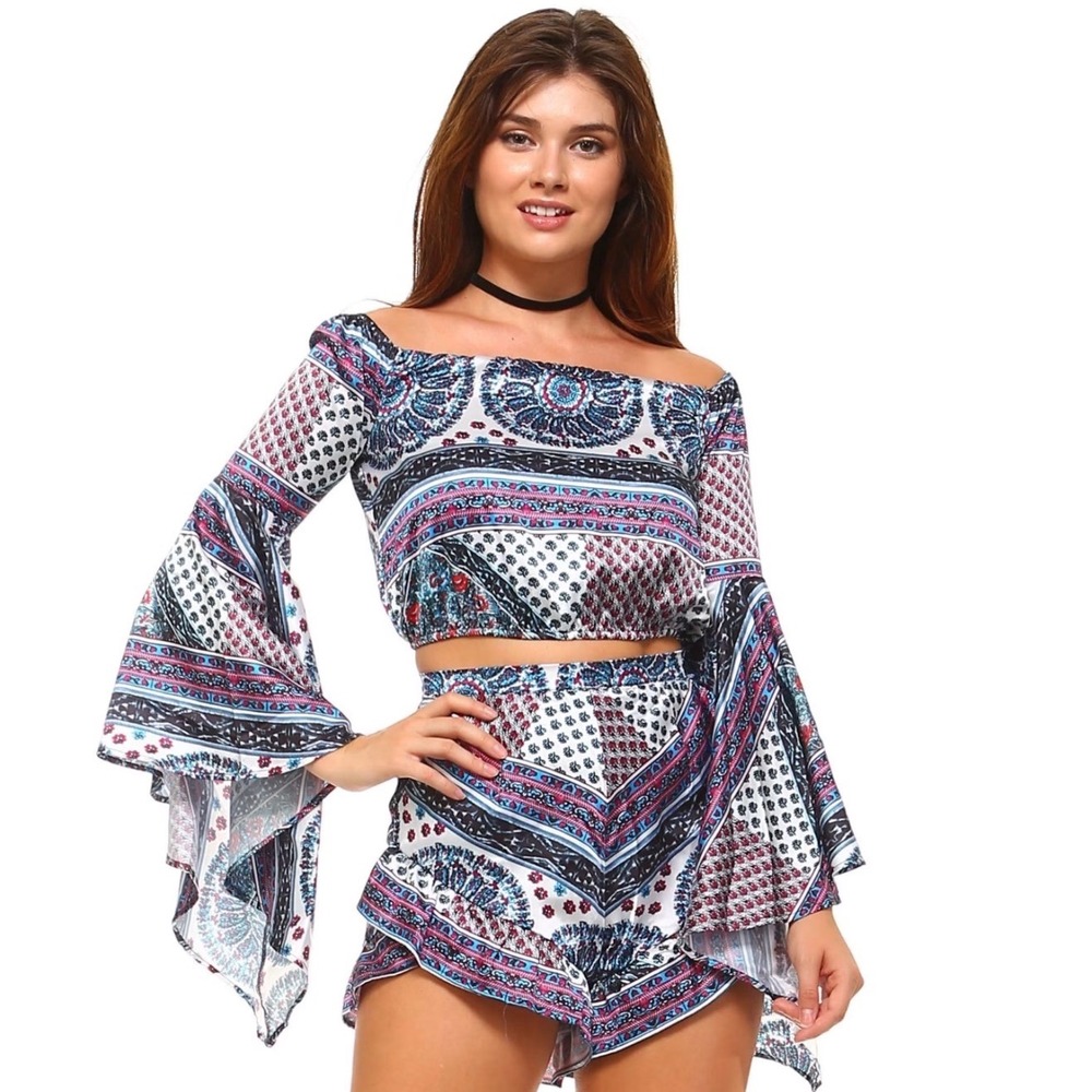 L'Atiste Two Piece Set Small Blue Paisley Bell Sleeve Crop Top Ruffle Shorts